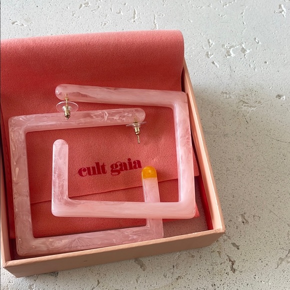Cult Gaia Adeline Square Pink Earrings - Picture 5 of 8